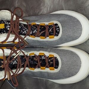 Women Snow Boots Size 12 Waterproof boots and faux fur NWT